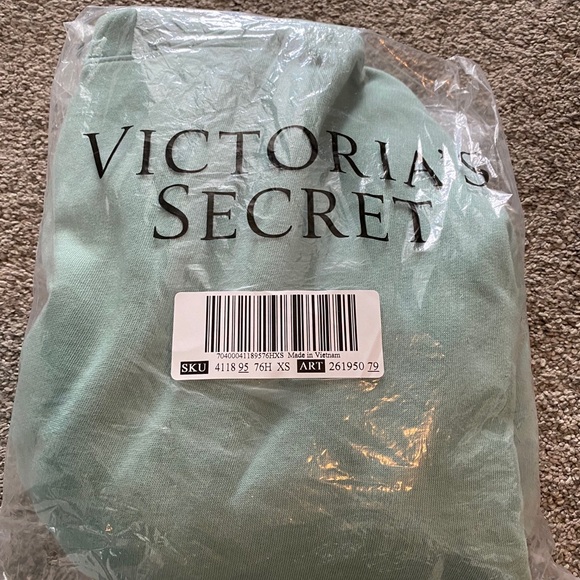 NIP Victoria’s Secret Pink pullover sweatshirt XS - Picture 8 of 8